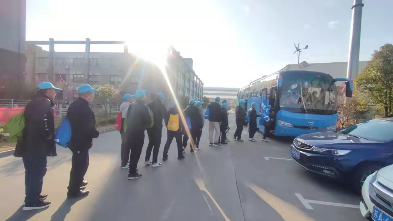 中智電氣員工出發(fā).png